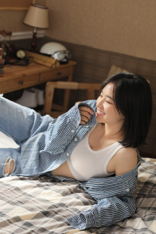 从后面抱着妈妈突然脸一红